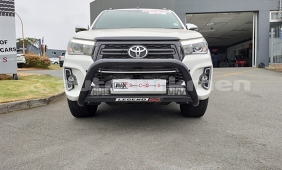 Buy Used Toyota Hilux White Car in Asgabat in Asgabat Buy Used Toyota Hilux White Car in Asgabat in Asgabat