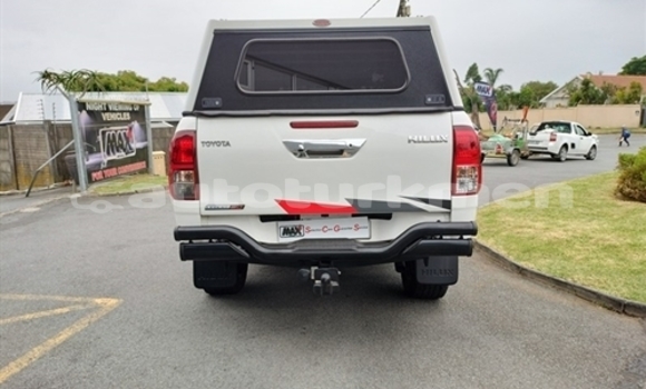 Buy Used Toyota Hilux White Car in Asgabat in Asgabat Buy Used Toyota Hilux White Car in Asgabat in Asgabat