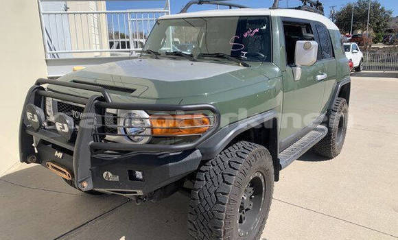Buy Used Toyota FJ Cruiser Green Car in Asgabat in Asgabat