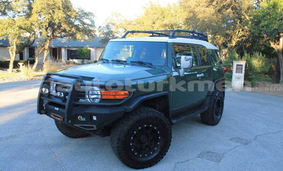 Buy Used Toyota FJ Cruiser Green Car in Asgabat in Asgabat Buy Used Toyota FJ Cruiser Green Car in Asgabat in Asgabat
