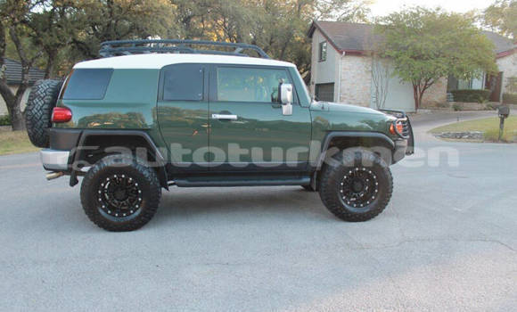 Buy Used Toyota FJ Cruiser Green Car in Asgabat in Asgabat Buy Used Toyota FJ Cruiser Green Car in Asgabat in Asgabat