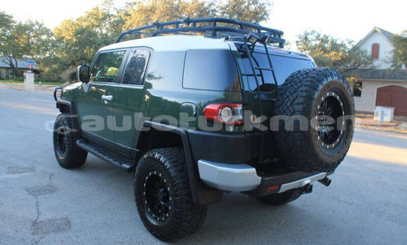 Buy Used Toyota FJ Cruiser Green Car in Asgabat in Asgabat Buy Used Toyota FJ Cruiser Green Car in Asgabat in Asgabat