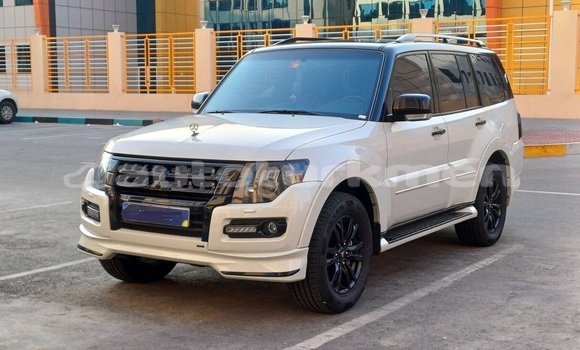 Buy Used Mitsubishi Pajero White Car in Asgabat in Asgabat Buy Used Mitsubishi Pajero White Car in Asgabat in Asgabat