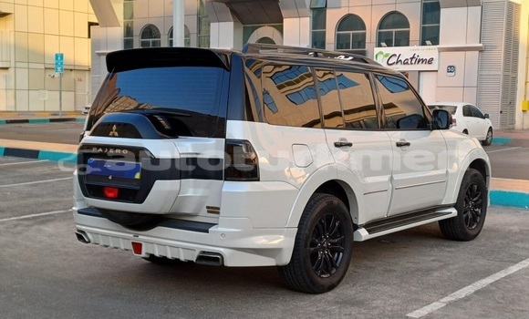 Buy Used Mitsubishi Pajero White Car in Asgabat in Asgabat Buy Used Mitsubishi Pajero White Car in Asgabat in Asgabat