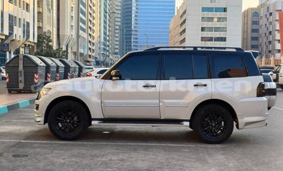 Buy Used Mitsubishi Pajero White Car in Asgabat in Asgabat Buy Used Mitsubishi Pajero White Car in Asgabat in Asgabat