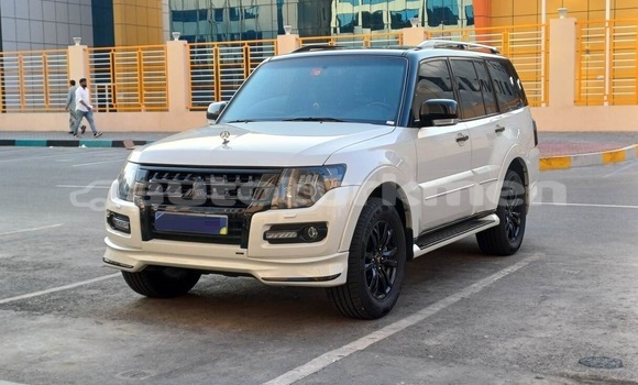 Buy Used Mitsubishi Pajero White Car in Asgabat in Asgabat Buy Used Mitsubishi Pajero White Car in Asgabat in Asgabat