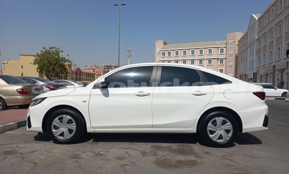 Buy Used Toyota Yaris White Car in Asgabat in Asgabat Buy Used Toyota Yaris White Car in Asgabat in Asgabat
