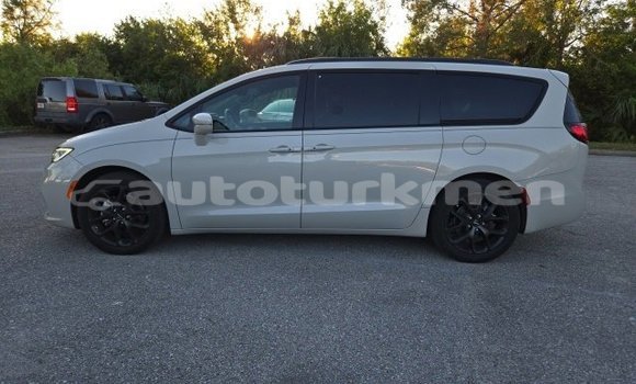 Buy Used Chrysler Pacifica White Car in Asgabat in Asgabat Buy Used Chrysler Pacifica White Car in Asgabat in Asgabat