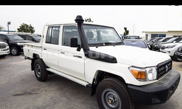 Buy Used Toyota Land Cruiser White Car in Asgabat in Asgabat Buy Used Toyota Land Cruiser White Car in Asgabat in Asgabat