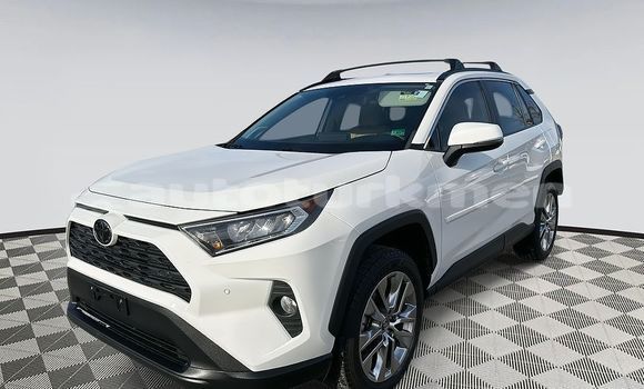 Buy Used Toyota RAV4 White Car in Adyndaky in Balkan