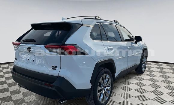 Buy Used Toyota RAV4 White Car in Adyndaky in Balkan Buy Used Toyota RAV4 White Car in Adyndaky in Balkan