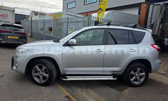Buy Used Toyota RAV4 White Car in Asgabat in Asgabat Buy Used Toyota RAV4 White Car in Asgabat in Asgabat