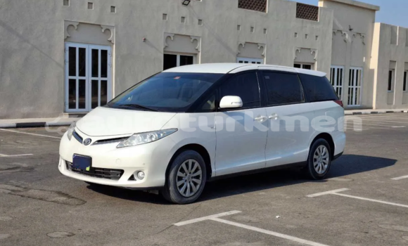Buy Used Toyota Previa White Car in Asgabat in Asgabat