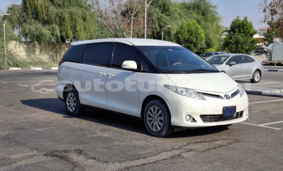 Buy Used Toyota Previa White Car in Asgabat in Asgabat Buy Used Toyota Previa White Car in Asgabat in Asgabat