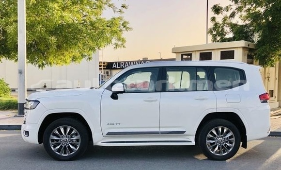 Buy Used Toyota Land Cruiser White Car in Asgabat in Asgabat Buy Used Toyota Land Cruiser White Car in Asgabat in Asgabat