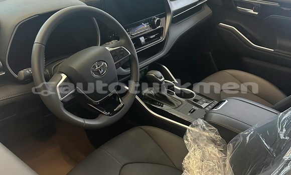Buy New Toyota Highlander White Car in Asgabat in Asgabat Buy New Toyota Highlander White Car in Asgabat in Asgabat