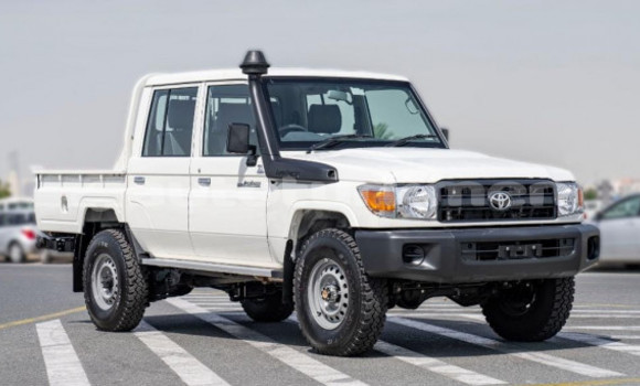 Buy Used Toyota Land Cruiser White Car in Asgabat in Asgabat Buy Used Toyota Land Cruiser White Car in Asgabat in Asgabat