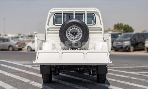 Buy Used Toyota Land Cruiser White Car in Asgabat in Asgabat Buy Used Toyota Land Cruiser White Car in Asgabat in Asgabat