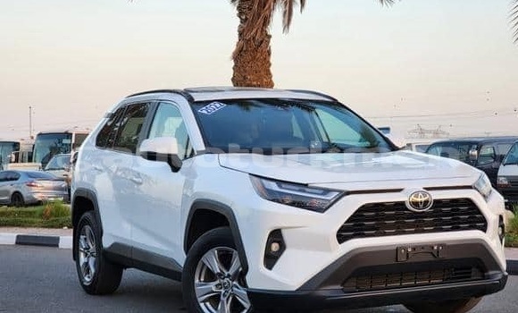 Buy Used Toyota RAV4 White Car in Asgabat in Asgabat