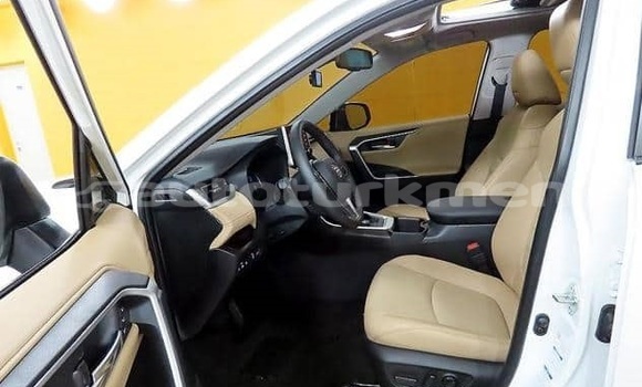 Buy Used Toyota RAV4 White Car in Asgabat in Asgabat Buy Used Toyota RAV4 White Car in Asgabat in Asgabat