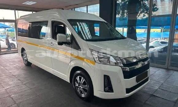 Buy Used Toyota Hiace White Car in Asgabat in Asgabat