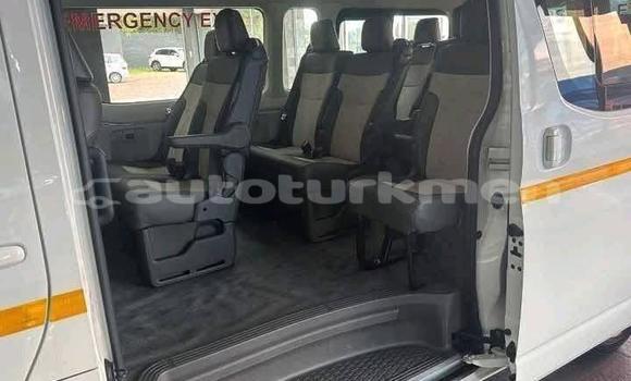 Buy Used Toyota Hiace White Car in Asgabat in Asgabat Buy Used Toyota Hiace White Car in Asgabat in Asgabat