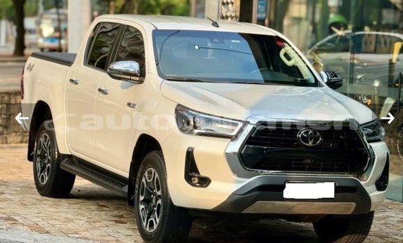 Buy Used Toyota Hilux White Car in Asgabat in Asgabat