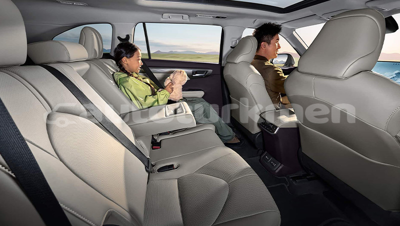 Big with watermark toyota highlander ahal saragt 4299