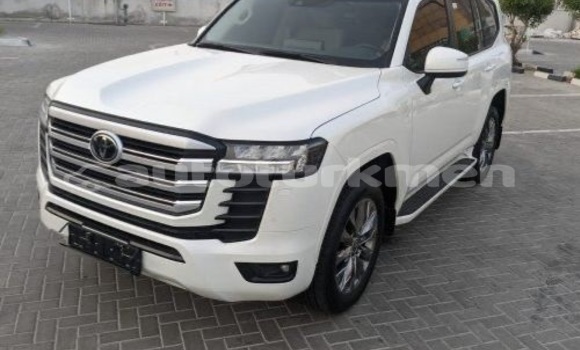 Buy Used Toyota Land Cruiser White Car in Asgabat in Asgabat Buy Used Toyota Land Cruiser White Car in Asgabat in Asgabat