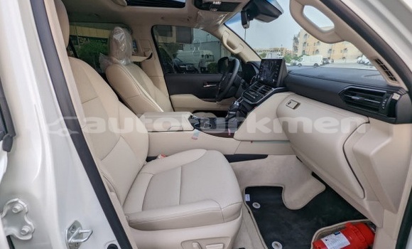 Buy Used Toyota Land Cruiser White Car in Asgabat in Asgabat Buy Used Toyota Land Cruiser White Car in Asgabat in Asgabat