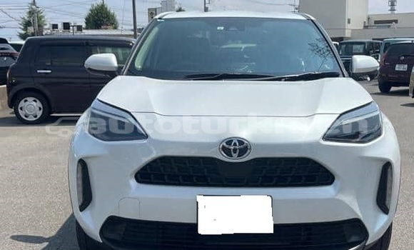 Buy Used Toyota Yaris White Car in Asgabat in Asgabat