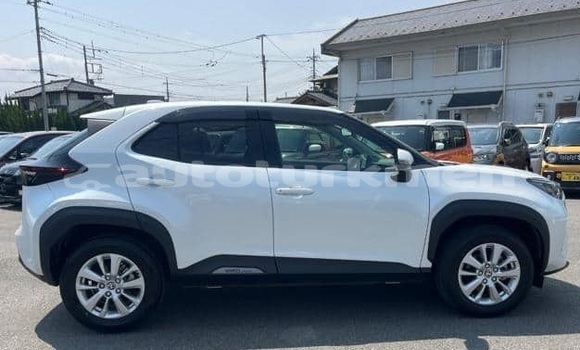 Buy Used Toyota Yaris White Car in Asgabat in Asgabat Buy Used Toyota Yaris White Car in Asgabat in Asgabat