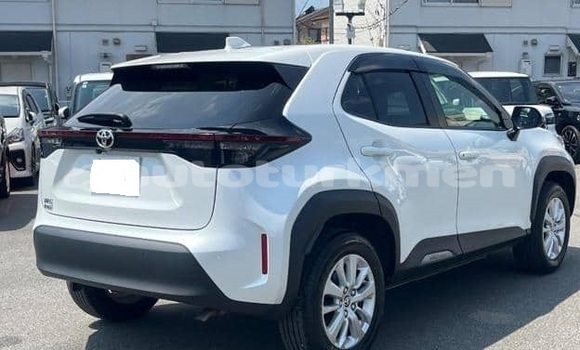 Buy Used Toyota Yaris White Car in Asgabat in Asgabat Buy Used Toyota Yaris White Car in Asgabat in Asgabat