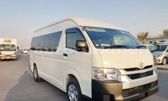 Buy Used Toyota Hiace White Car in Asgabat in Asgabat Buy Used Toyota Hiace White Car in Asgabat in Asgabat