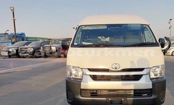 Buy Used Toyota Hiace White Car in Asgabat in Asgabat Buy Used Toyota Hiace White Car in Asgabat in Asgabat
