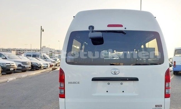 Buy Used Toyota Hiace White Car in Asgabat in Asgabat Buy Used Toyota Hiace White Car in Asgabat in Asgabat