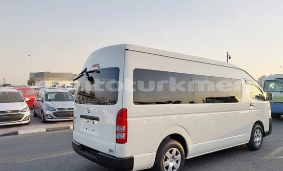 Buy Used Toyota Hiace White Car in Asgabat in Asgabat Buy Used Toyota Hiace White Car in Asgabat in Asgabat