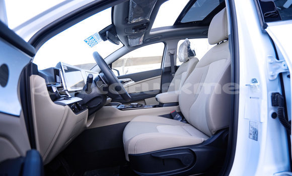 Buy Used Kia Sportage White Car in Asgabat in Asgabat Buy Used Kia Sportage White Car in Asgabat in Asgabat