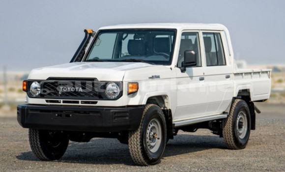 Buy Used Toyota Land Cruiser White Car in Turkmenabat in Lebap