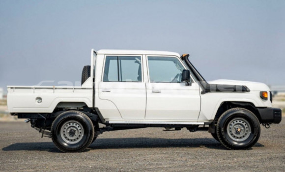 Buy Used Toyota Land Cruiser White Car in Turkmenabat in Lebap Buy Used Toyota Land Cruiser White Car in Turkmenabat in Lebap