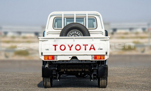 Buy Used Toyota Land Cruiser White Car in Turkmenabat in Lebap Buy Used Toyota Land Cruiser White Car in Turkmenabat in Lebap