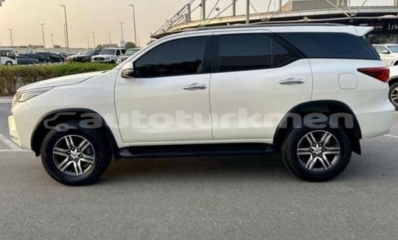 Buy Used Toyota Fortuner White Car in Asgabat in Asgabat Buy Used Toyota Fortuner White Car in Asgabat in Asgabat