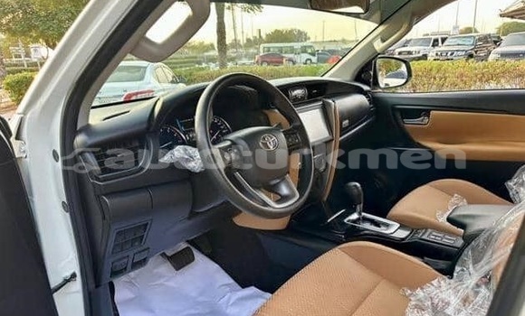 Buy Used Toyota Fortuner White Car in Asgabat in Asgabat Buy Used Toyota Fortuner White Car in Asgabat in Asgabat