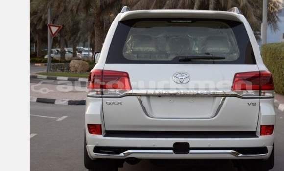 Buy Used Toyota Land Cruiser White Car in Turkmenabat in Lebap Buy Used Toyota Land Cruiser White Car in Turkmenabat in Lebap