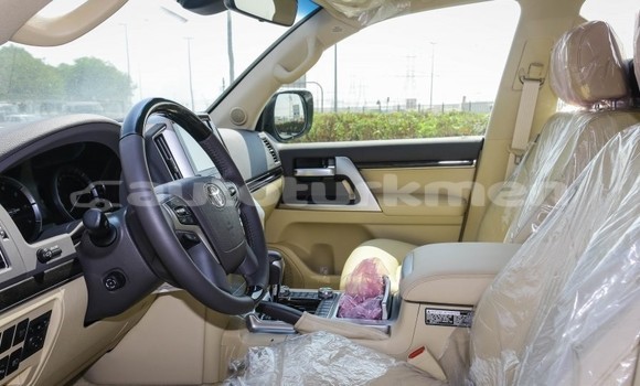 Buy Used Toyota Land Cruiser White Car in Turkmenabat in Lebap Buy Used Toyota Land Cruiser White Car in Turkmenabat in Lebap