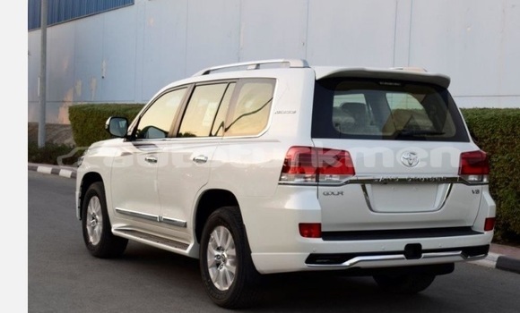 Buy Used Toyota Land Cruiser White Car in Turkmenabat in Lebap Buy Used Toyota Land Cruiser White Car in Turkmenabat in Lebap