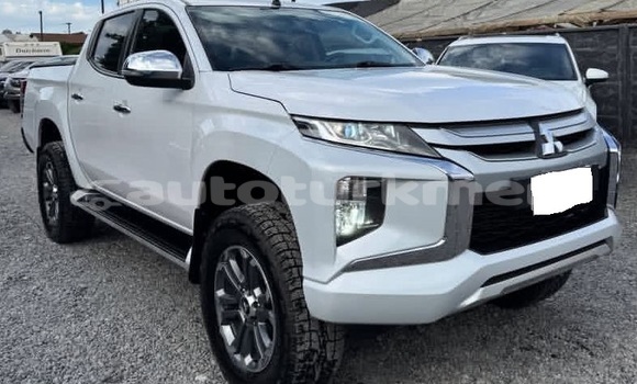 Buy Used Mitsubishi L200 White Car in Asgabat in Asgabat