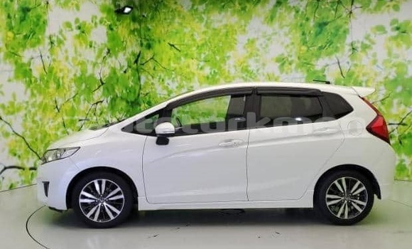 Buy Used Honda FIT White Car in Asgabat in Asgabat Buy Used Honda FIT White Car in Asgabat in Asgabat