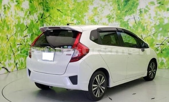 Buy Used Honda FIT White Car in Asgabat in Asgabat Buy Used Honda FIT White Car in Asgabat in Asgabat