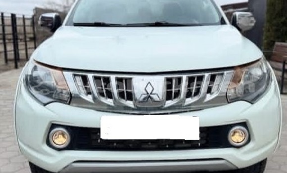 Buy Used Mitsubishi L200 White Car in Asgabat in Asgabat